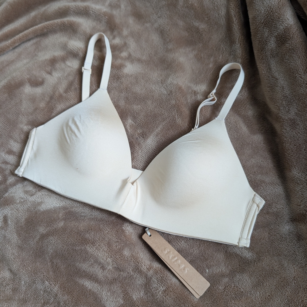 NWT SKIMS Wireless Form T-shirt Bra Size 34A - $50 Retail